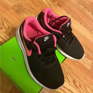 Nike Girls Shoes Pink Black 2 1/2